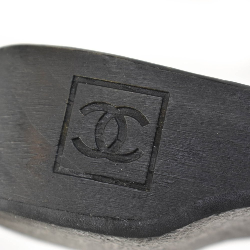 CHANEL: Black, Suede "CC" Logo, Sandals/Slides - Picture 9 of 10